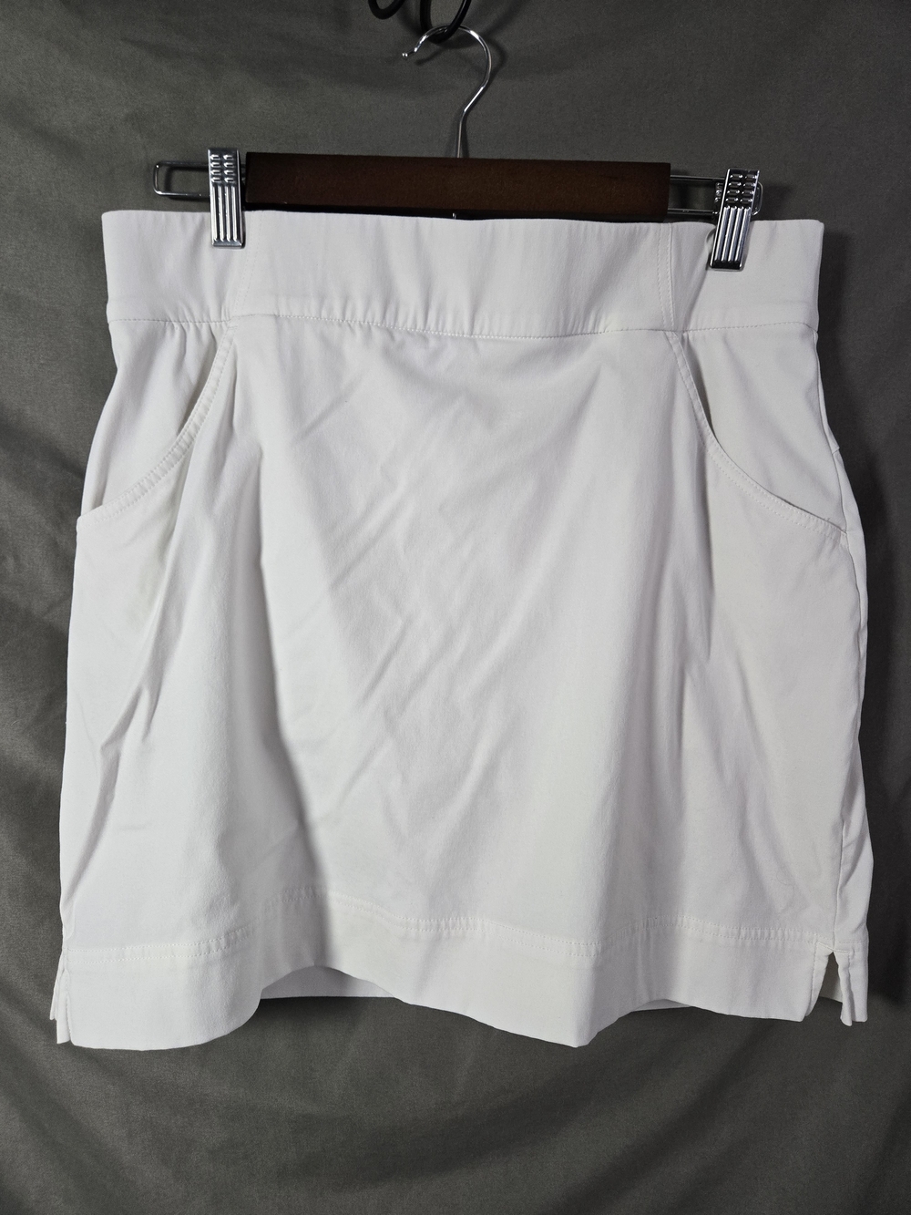Columbia White Performance Athletic Mini Skort with Pockets – Size L